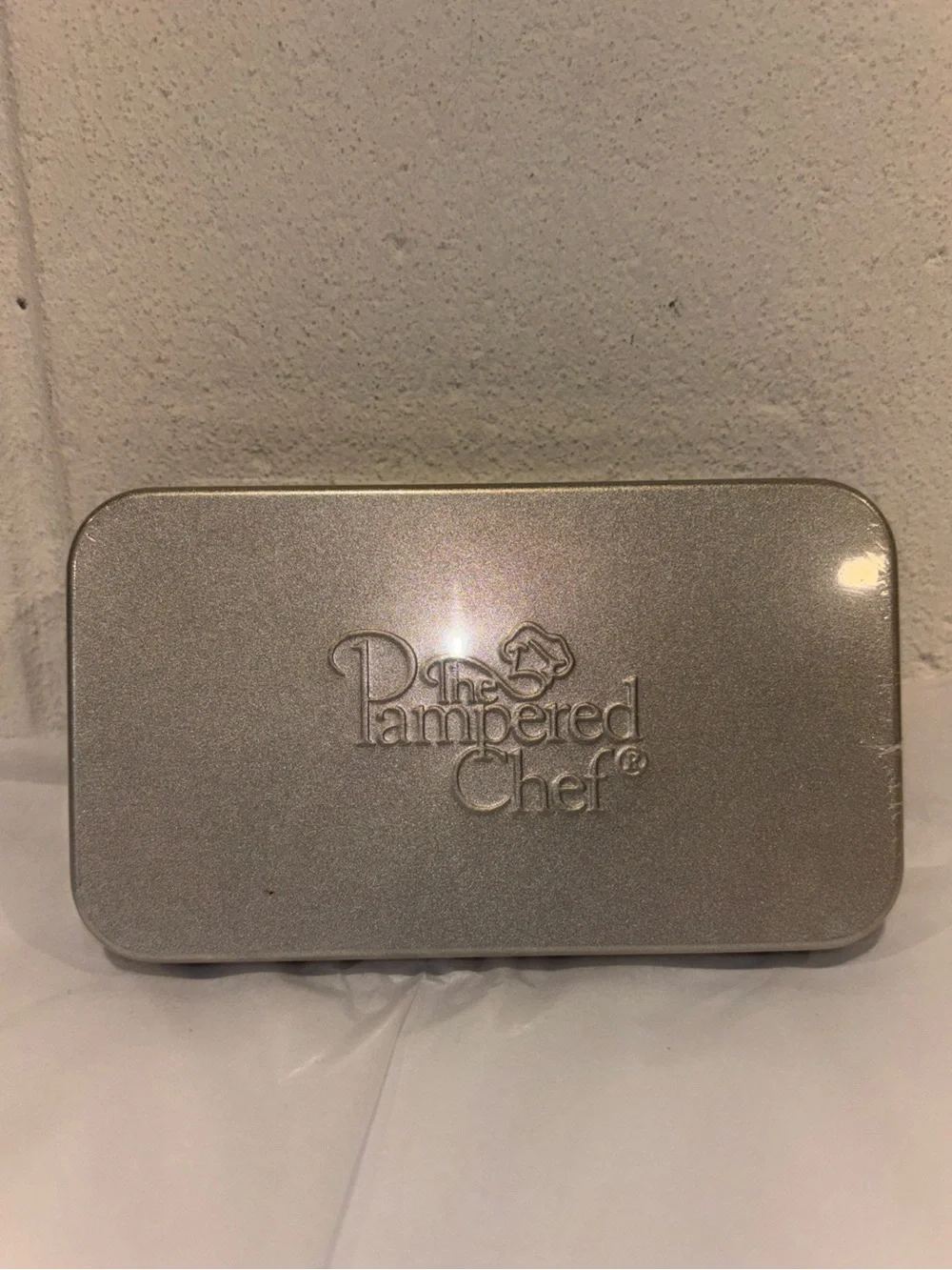 Pampered Chef Creative Cutters set of 8 multi shapes sealed tin 1095